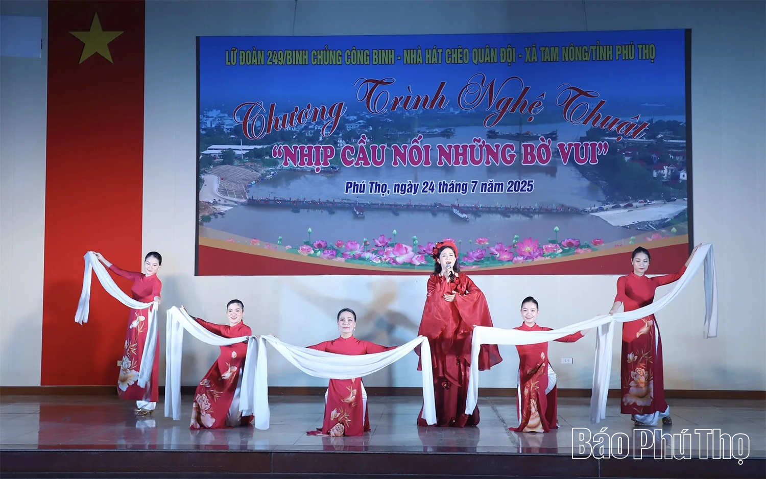 Chương trình nghệ thuật “Nhịp cầu nối những bờ vui”