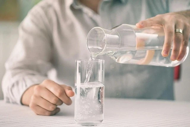 Uống bao nhiêu nước có thể giảm nguy cơ suy thận?