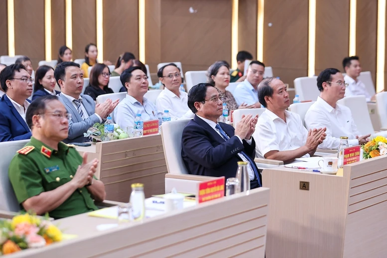 Thủ tướng: Quy tập hài cốt, xác minh danh tính liệt sĩ “khó mấy cũng phải làm và làm bằng cả trái tim”