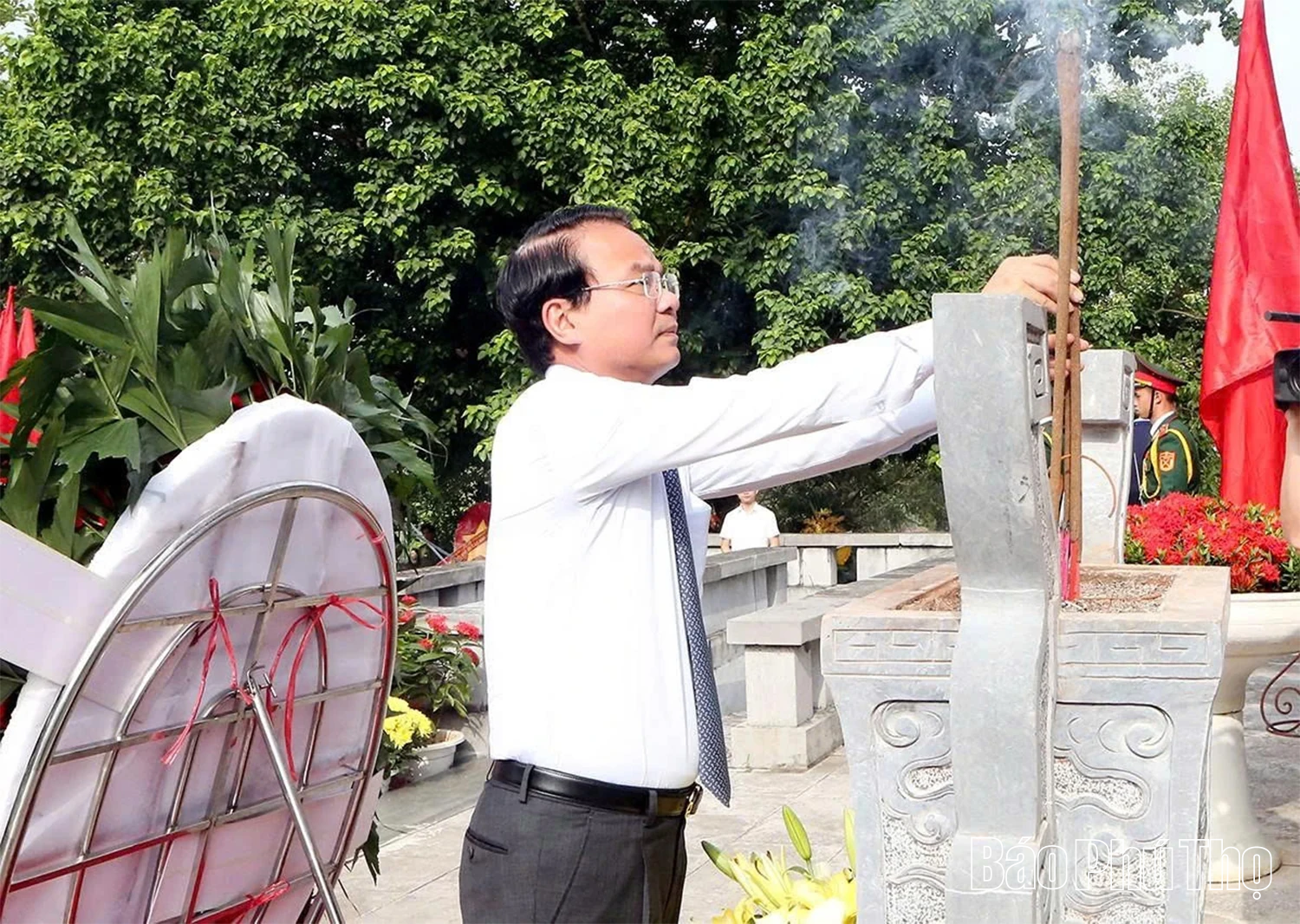 Đoàn đại biểu lãnh đạo tỉnh dâng hương tưởng nhớ các Anh hùng Liệt sĩ nhân kỷ niệm 78 năm Ngày Thương binh - Liệt sĩ