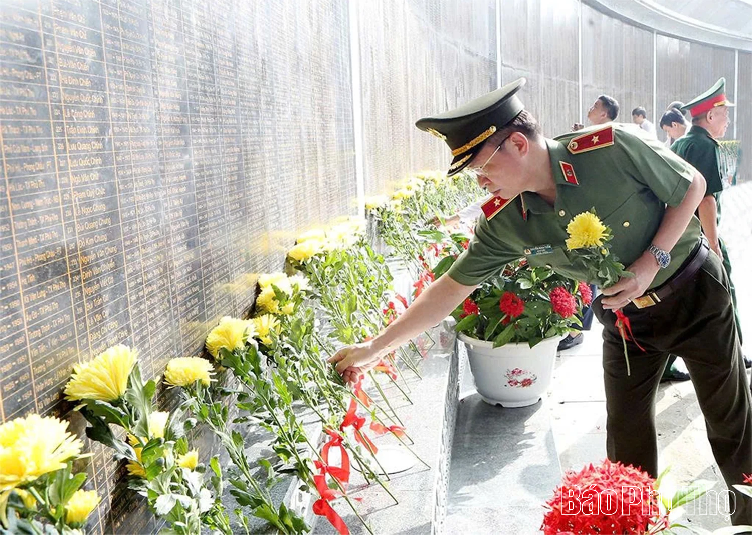 Đoàn đại biểu lãnh đạo tỉnh dâng hương tưởng nhớ các Anh hùng Liệt sĩ nhân kỷ niệm 78 năm Ngày Thương binh - Liệt sĩ