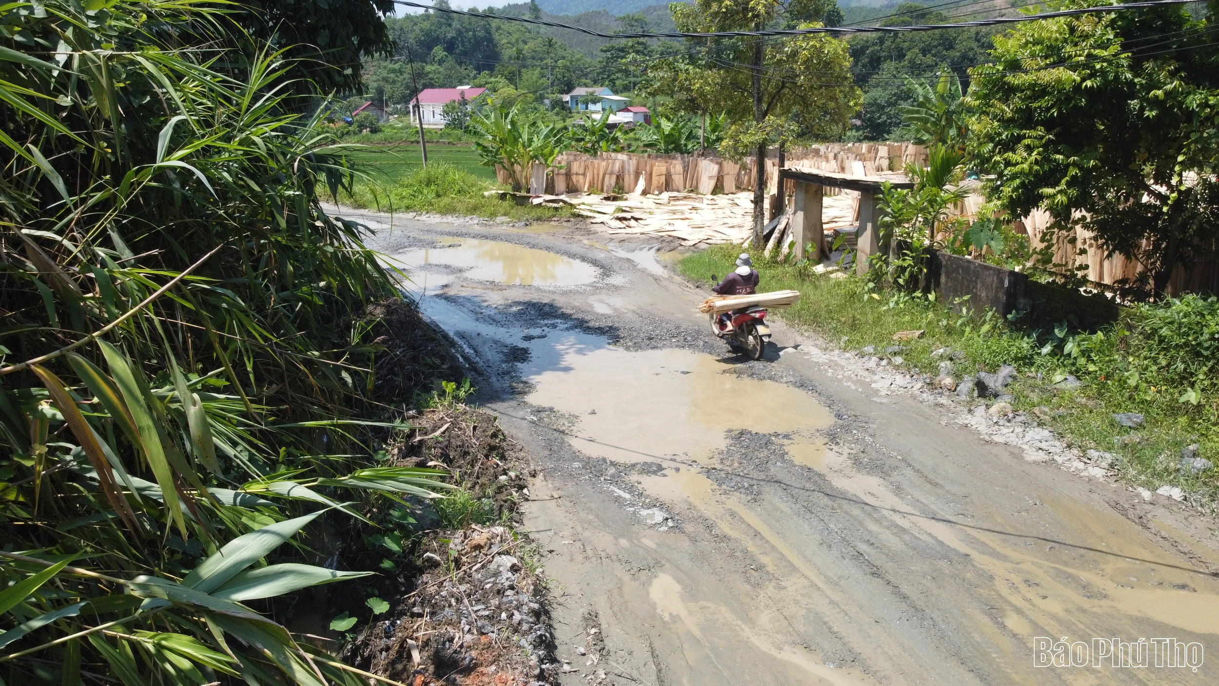 Tuyến đường liên xã Văn Miếu - Khả Cửu xuống cấp nghiêm trọng