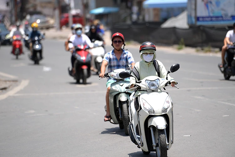 Nắng nóng gay gắt kéo dài ở nhiều khu vực