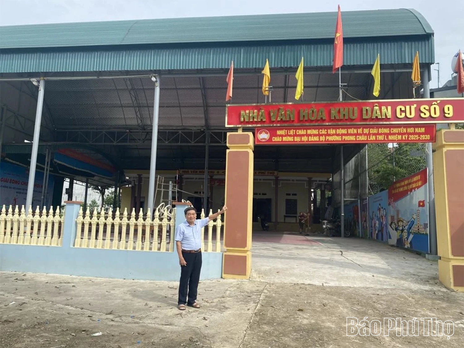 Những “bông hoa” làm theo Bác