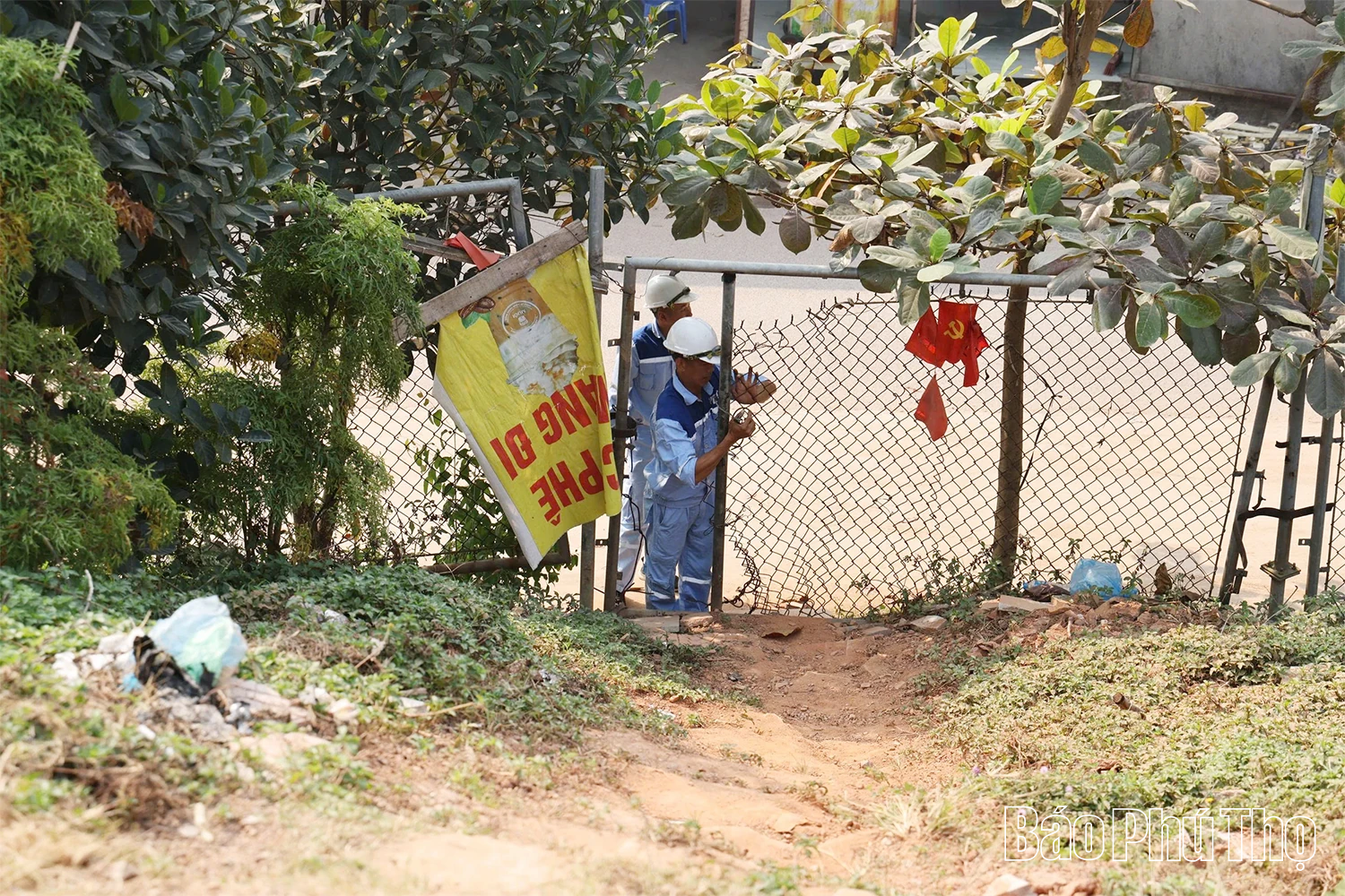 Hiểm họa khôn lường từ những “bến xe” tự phát trên đường cao tốc