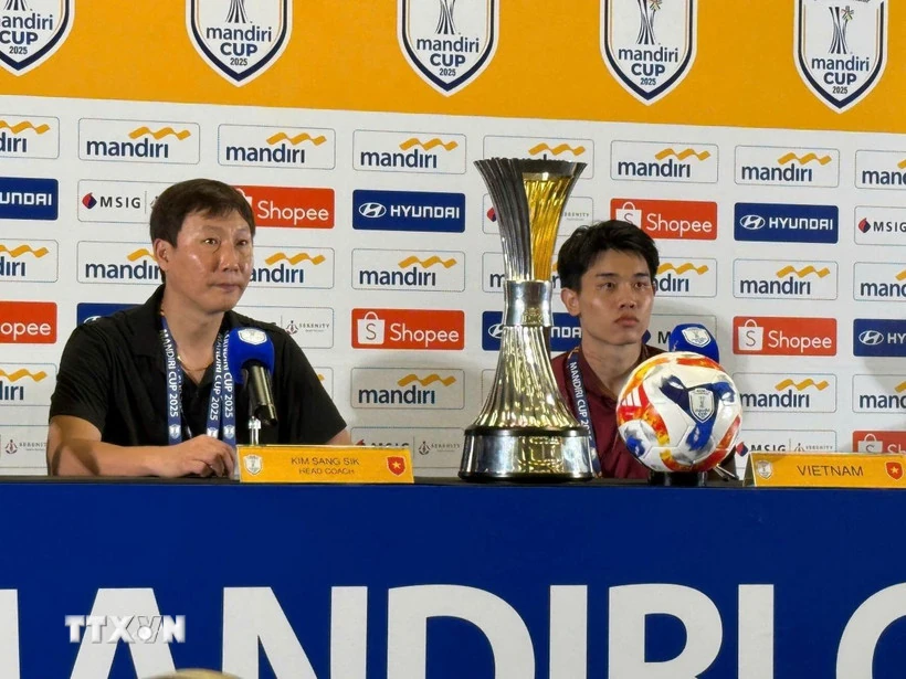 HLV Kim Sang-sik nói gì khi U23 Việt Nam 3 lần liên tiếp vô địch Đông Nam Á?