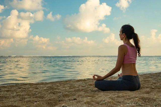 Kỹ thuật thở trong yoga giúp giảm stress và kiểm soát thèm ăn