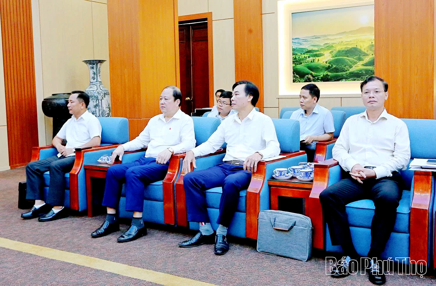 Chủ tịch UBND tỉnh Trần Duy Đông tiếp và làm việc với Công ty Giải pháp năng lượng LG, Hàn Quốc