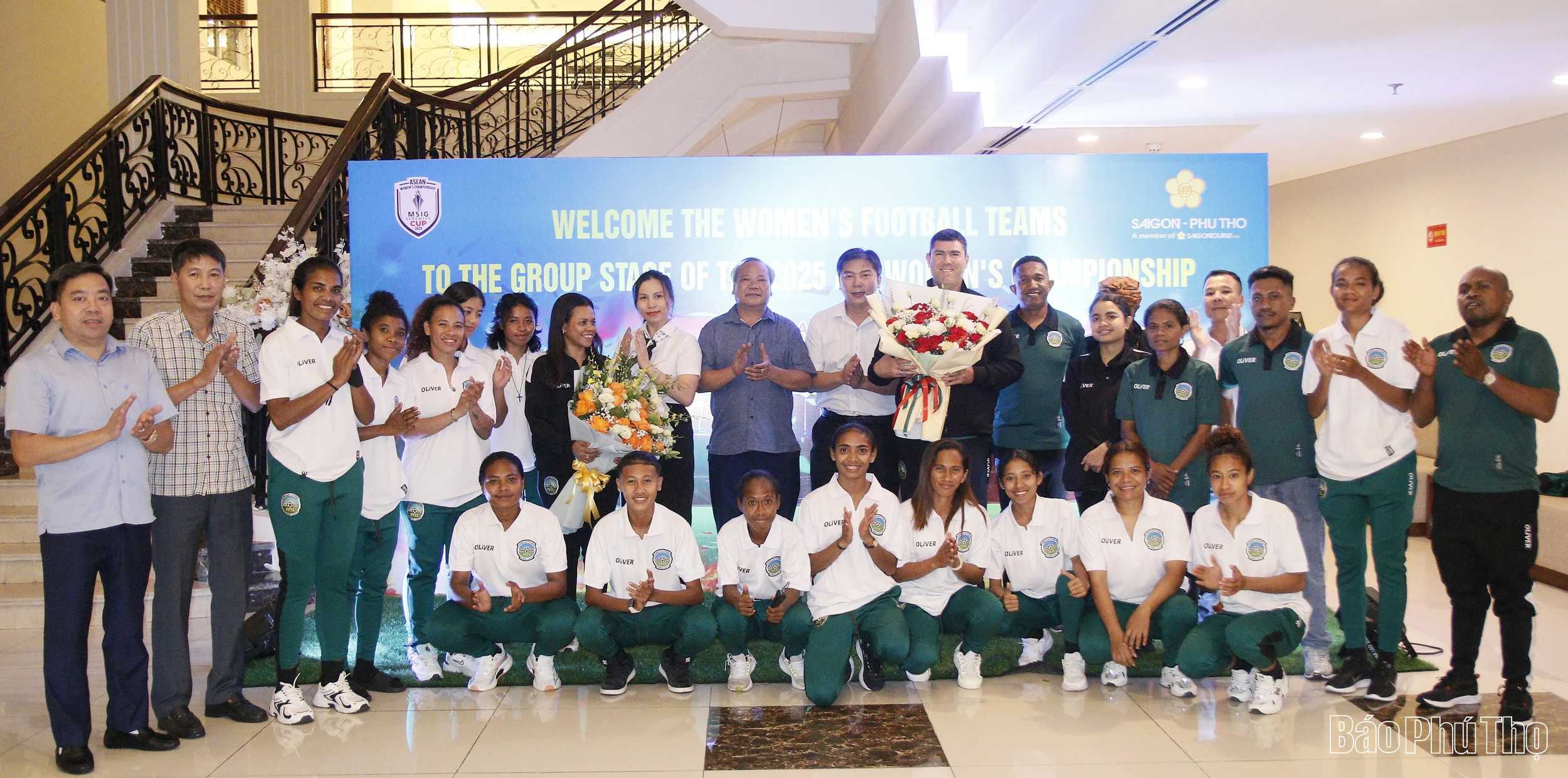 Nữ Australia và Đội tuyển nữ Timor-Leste đã tới Phú Thọ