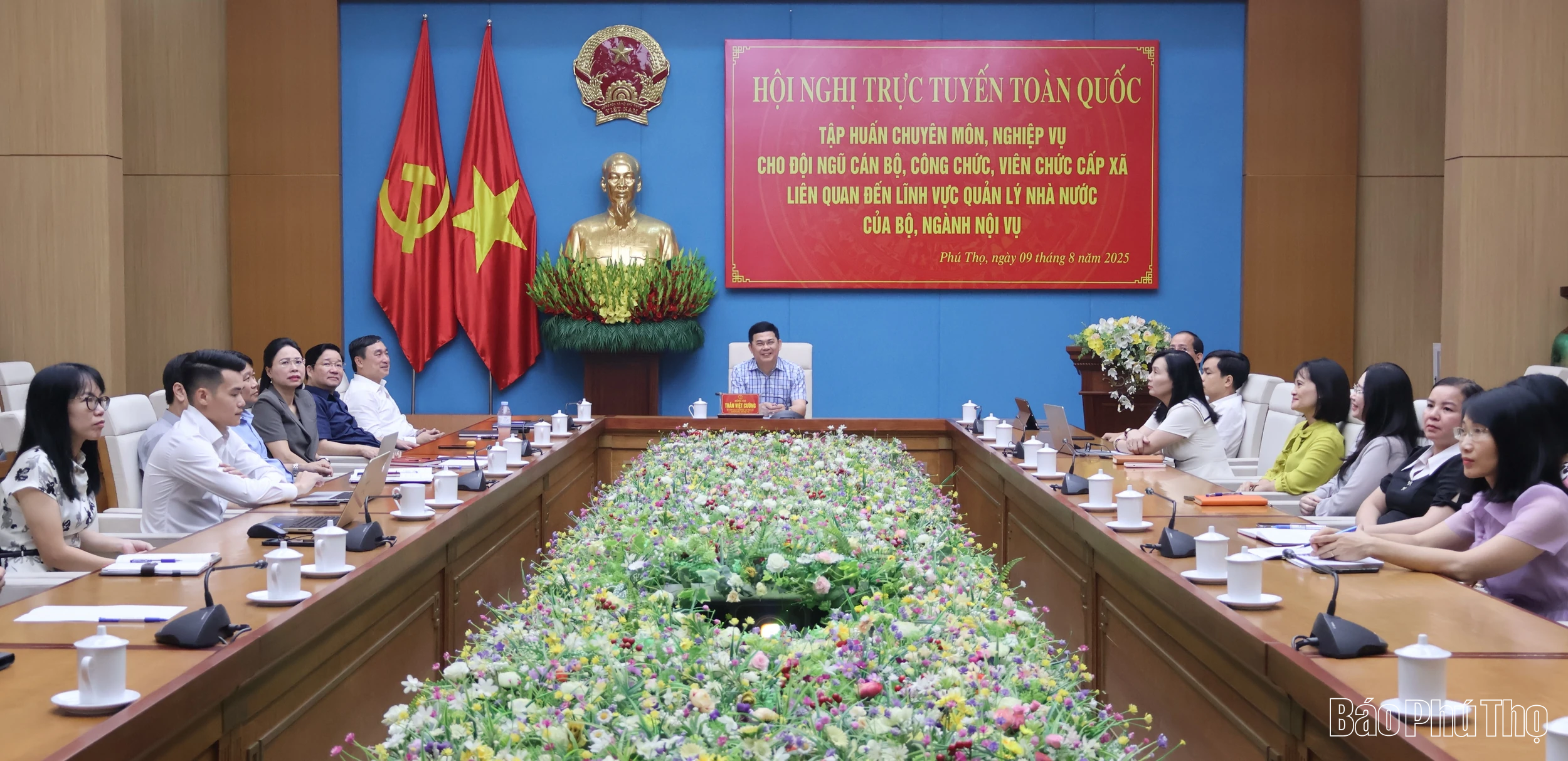 Tập huấn chuyên môn, nghiệp vụ cho cán bộ, công chức, viên chức cấp xã liên quan đến lĩnh vực quản lý Nhà nước của Bộ, ngành Nội vụ