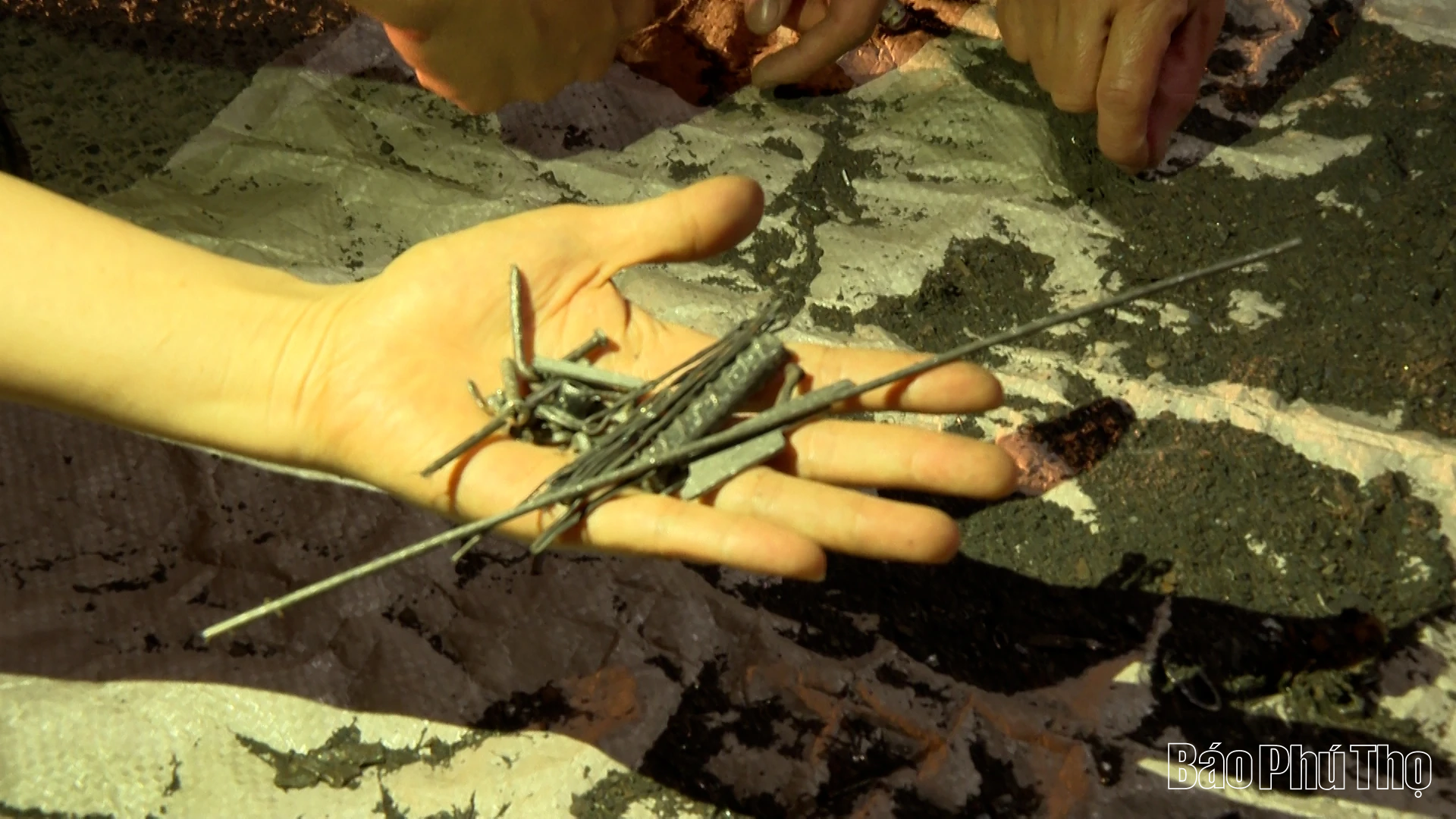 Những người hùng thầm lặng và hành trình nhặt đinh bảo vệ sự bình an của nhân dân