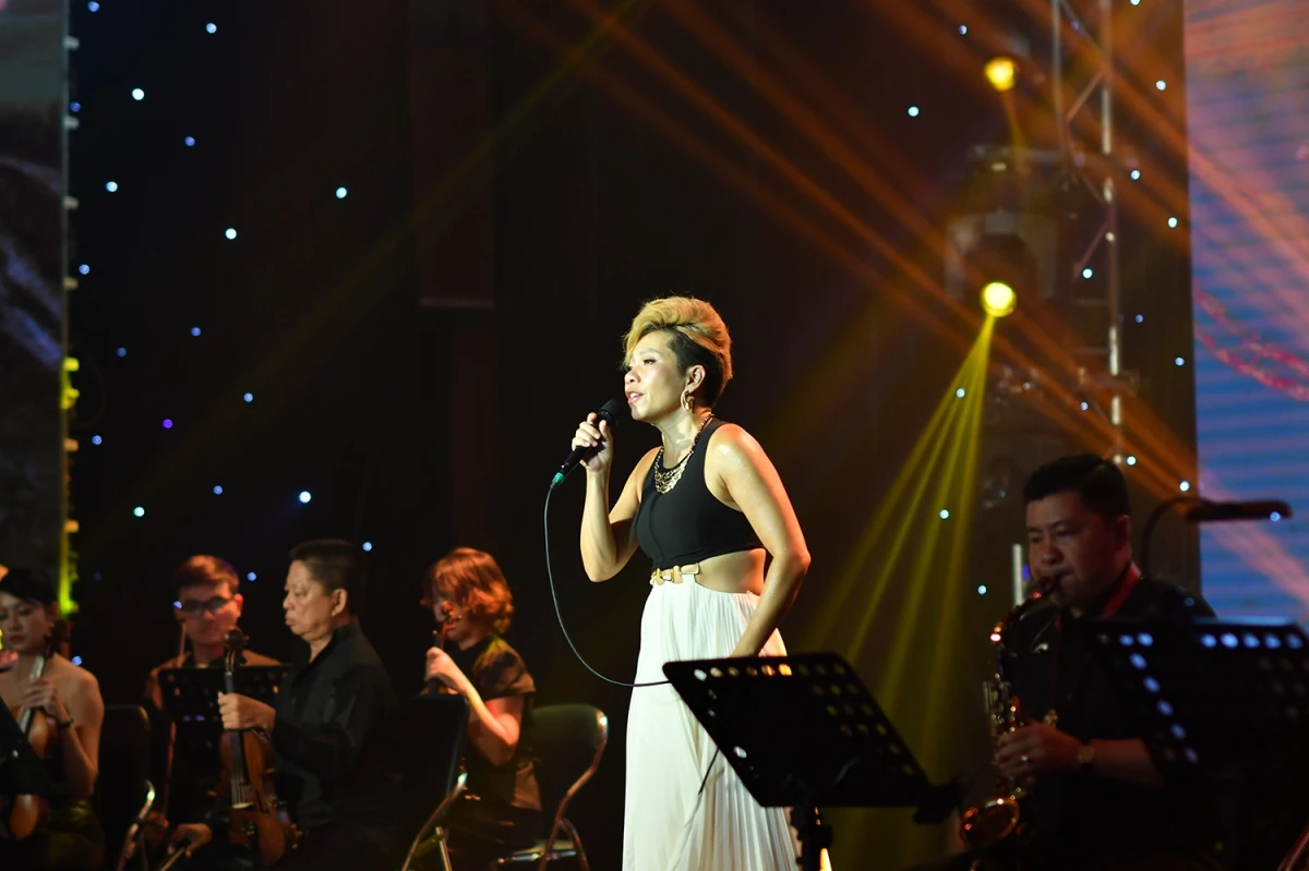 Màn song ca Thanh Lam - Hà Trần khiến khán phòng lặng đi vì xúc động