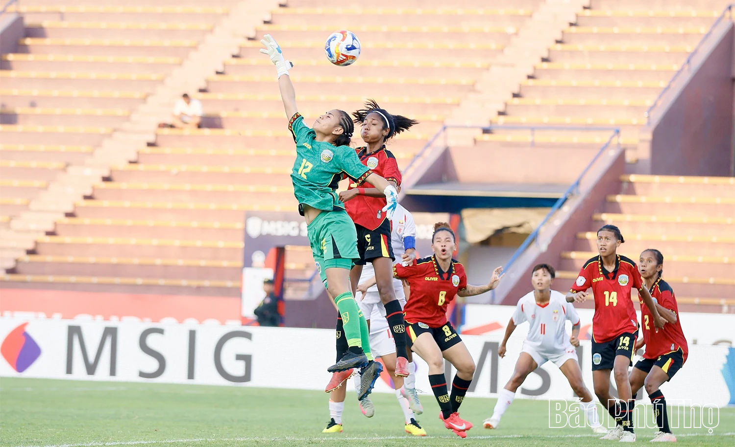 Tiếp đà chiến thắng, Đội tuyển nữ Myanmar vươn lên đứng đầu Bảng B