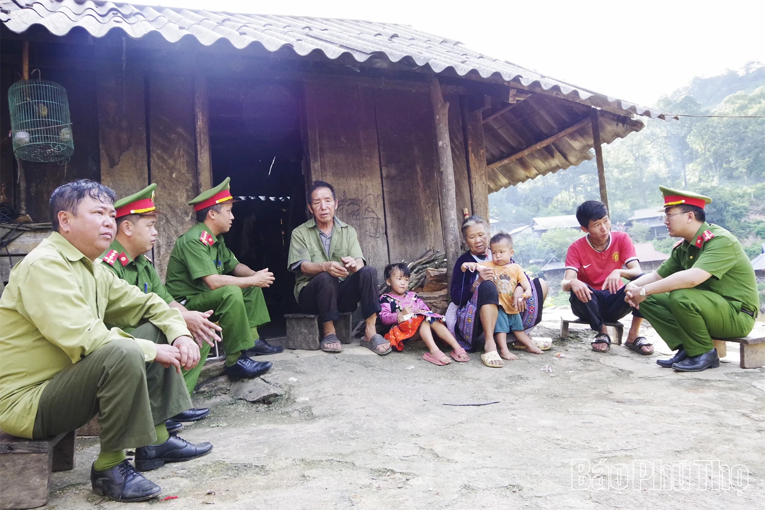 Giữ bình yên cho vùng đồng bào dân tộc Mông ở Pà Cò