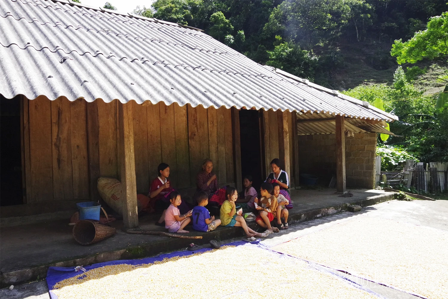 Giữ bình yên cho vùng đồng bào dân tộc Mông ở Pà Cò