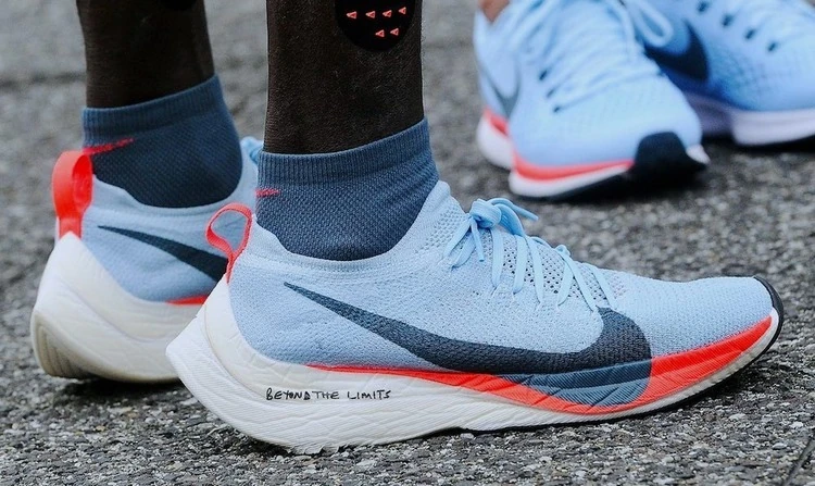 Siêu giày carbon giúp bạn chạy nhanh hơn bao nhiêu?