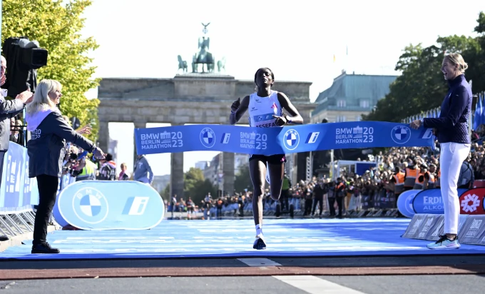 Siêu giày carbon giúp bạn chạy nhanh hơn bao nhiêu?