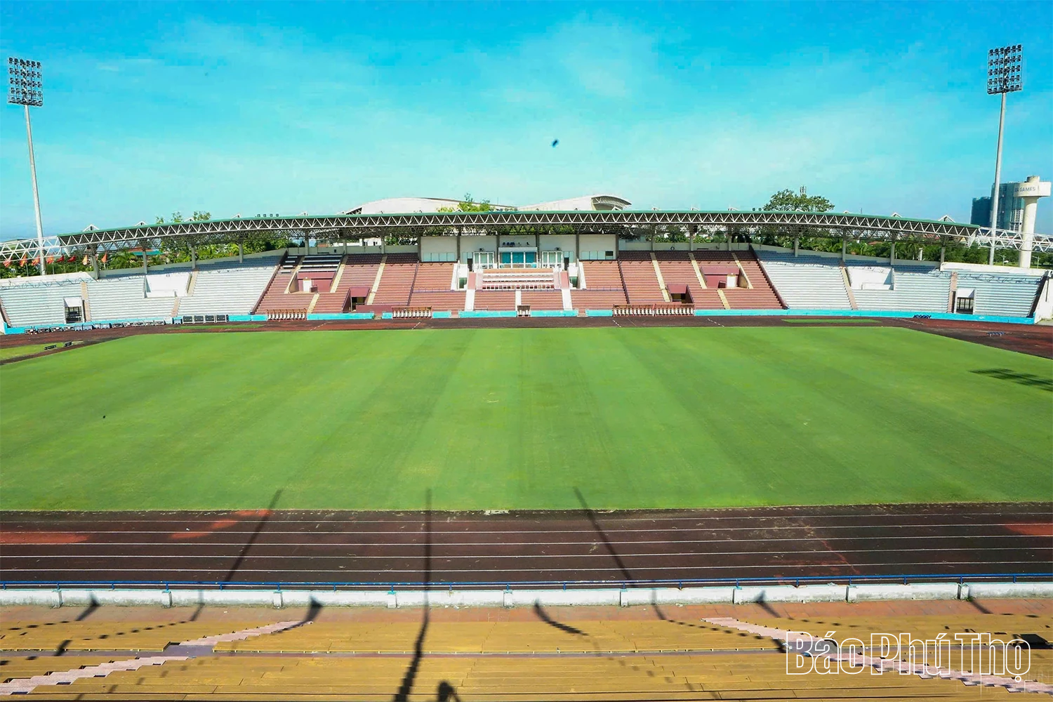 Sân Việt Trì xanh mướt, sẵn sàng tổ chức Giải bóng đá nữ vô địch Đông Nam Á 2025