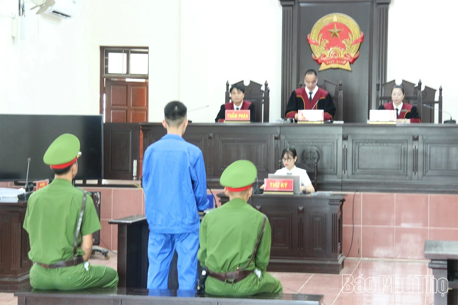 Tụ tập gây rối giữa đêm, bị cáo đang là trẻ vị thành niên bị phạt 10 tháng tù