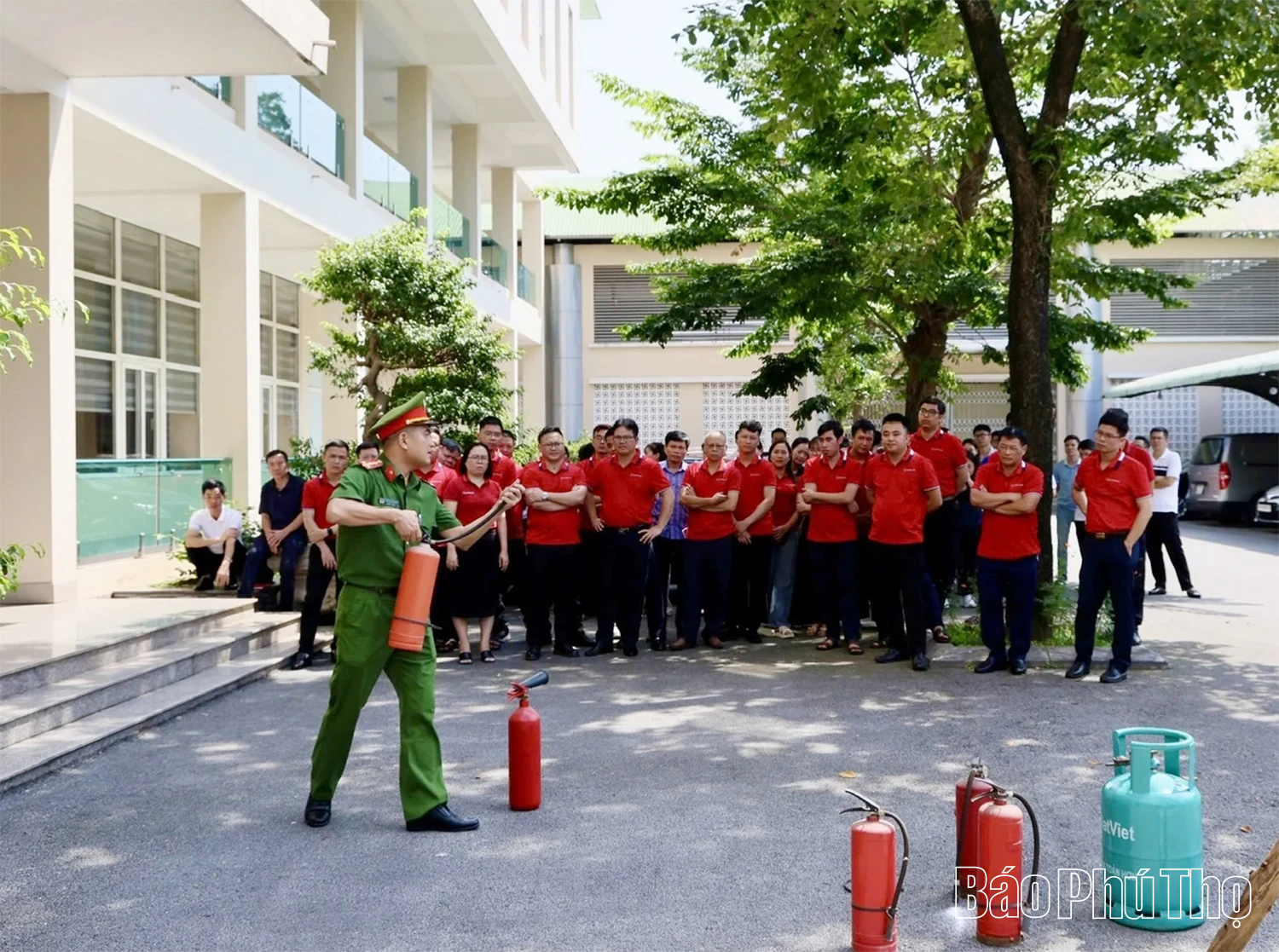 184 cán bộ Agribank Chi nhánh Phú Thọ được huấn luyện nghiệp vụ PCCC và CNCH