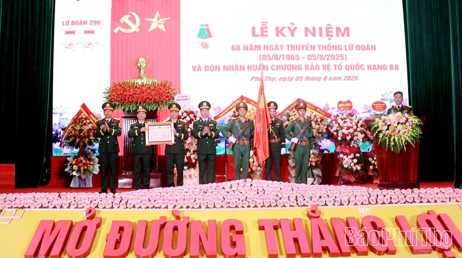 Lữ đoàn Công binh 299 đón nhận Huân chương Bảo vệ Tổ quốc hạng Ba