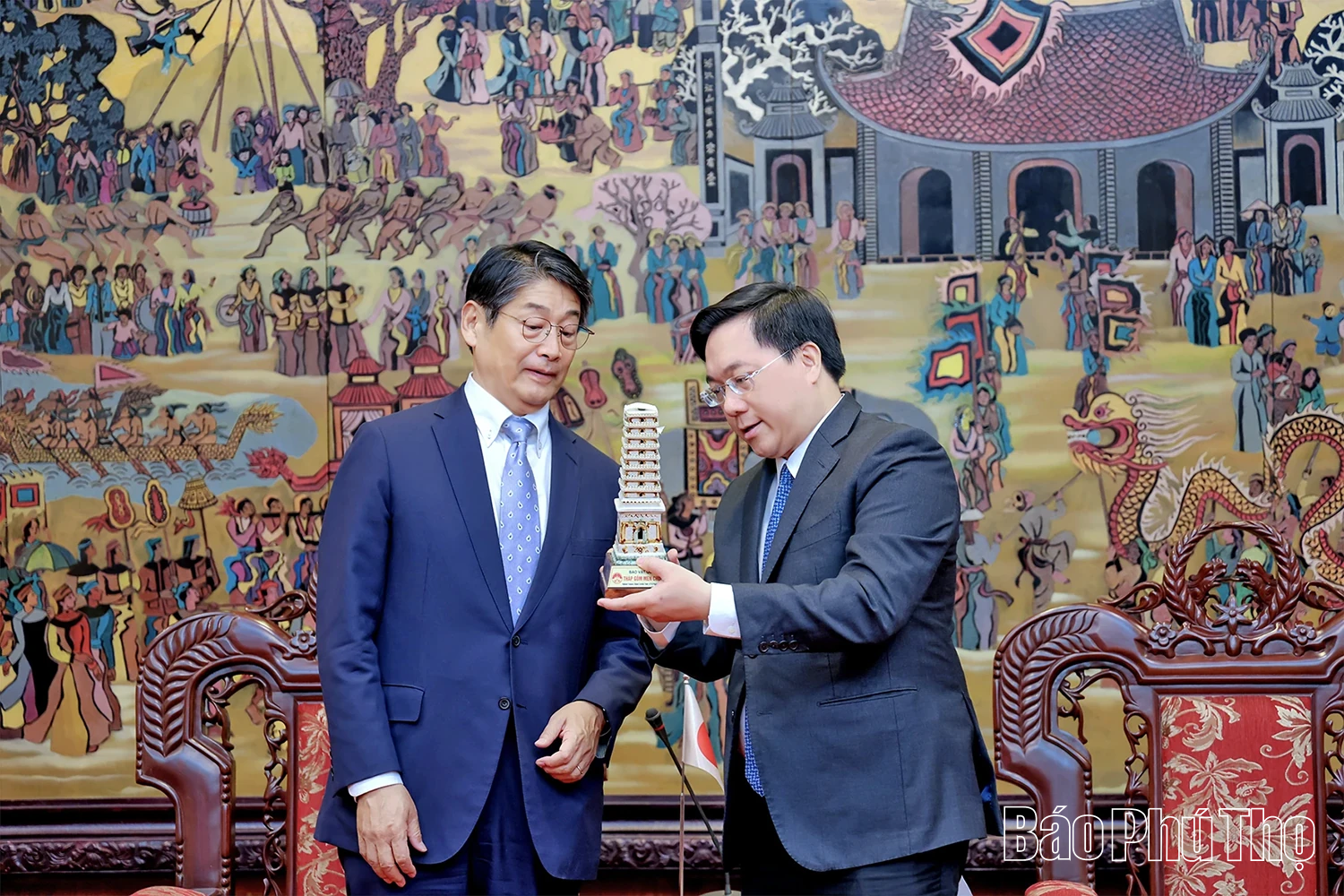 Tháp gốm men chùa Trò: Sản phẩm lưu niệm độc đáo của Phú Thọ