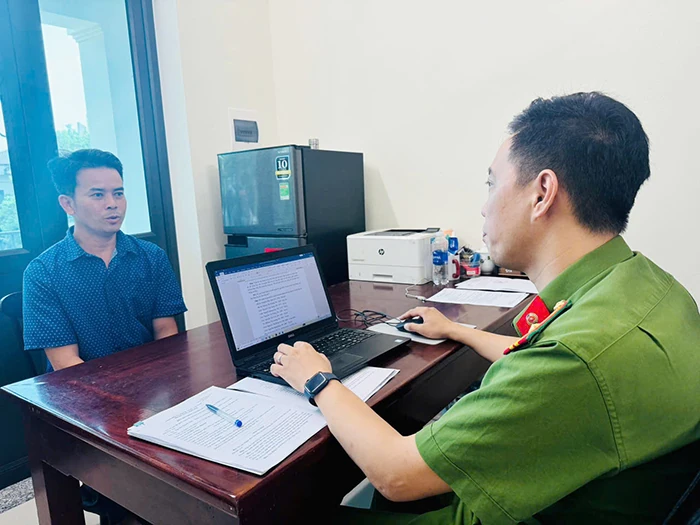 Giao xe máy cho con gây tai nạn chết người, cả hai cha con bị khởi tố