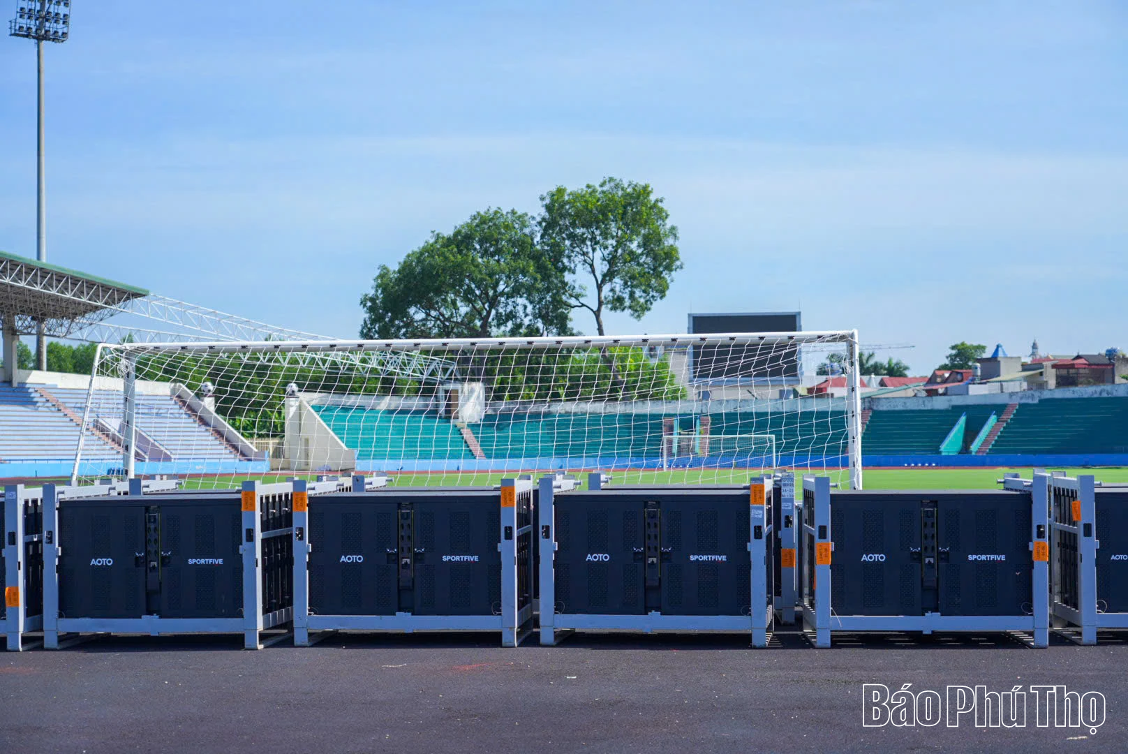 Sân Việt Trì xanh mướt, sẵn sàng tổ chức Giải bóng đá nữ vô địch Đông Nam Á 2025