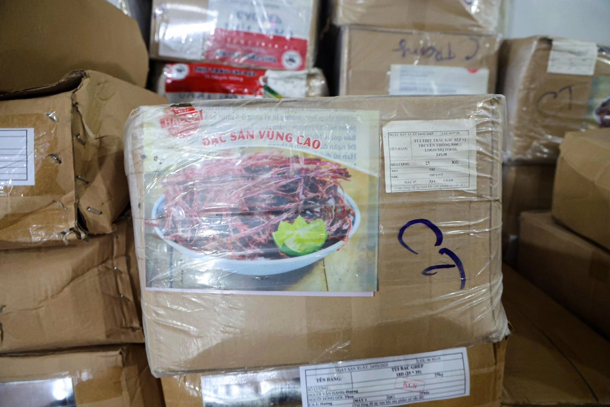 Khởi tố, bắt tạm giam đối tượng sản xuất, buôn bán các loại thực phẩm giả, thu giữ hơn 30 tấn thịt không rõ nguồn gốc xuất xứ