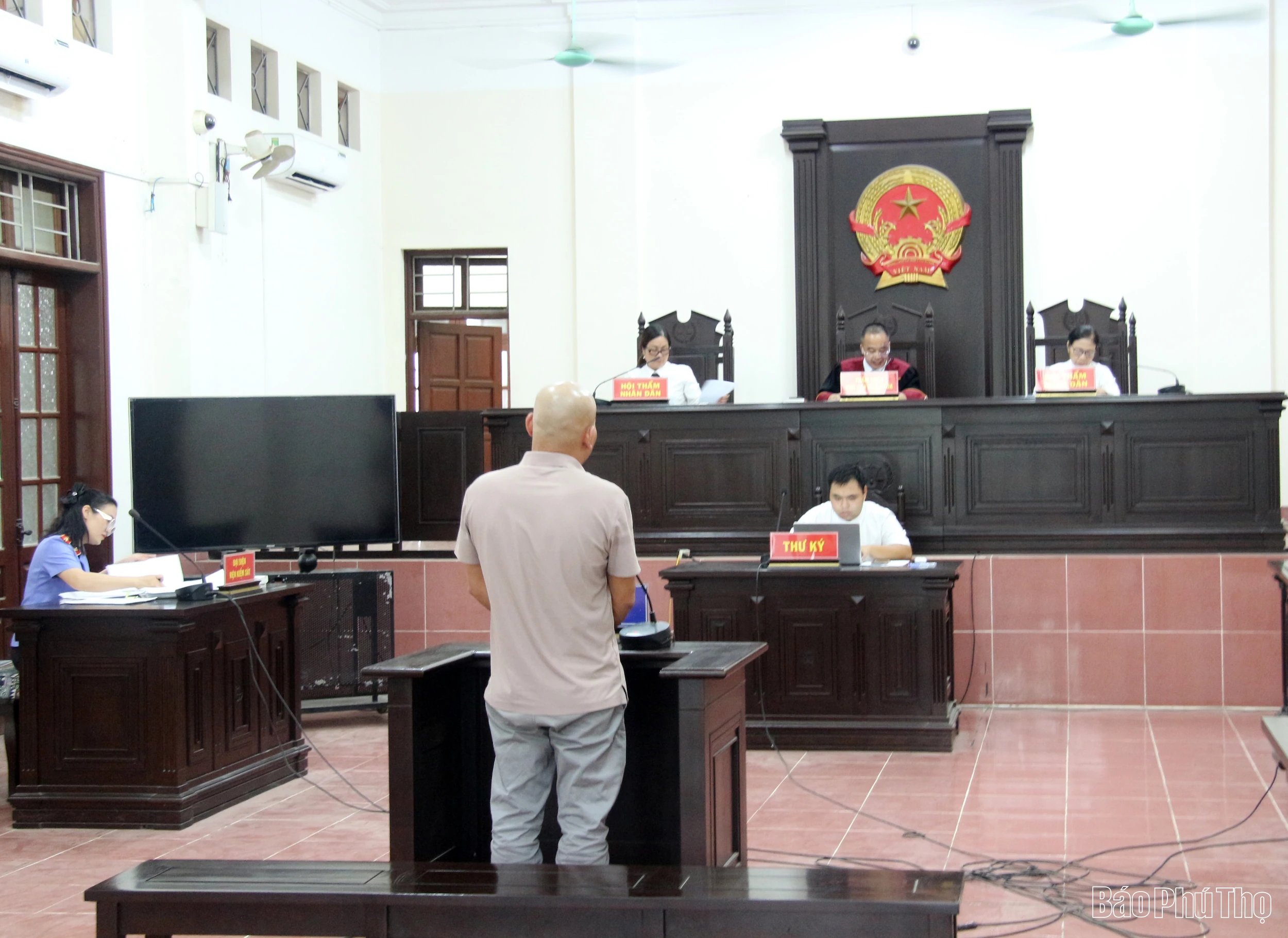 18 tháng tù cho đối tượng khai thác đất trái phép