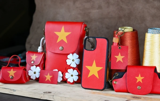 Quần áo, phụ kiện đón lễ 2/9 bùng nổ