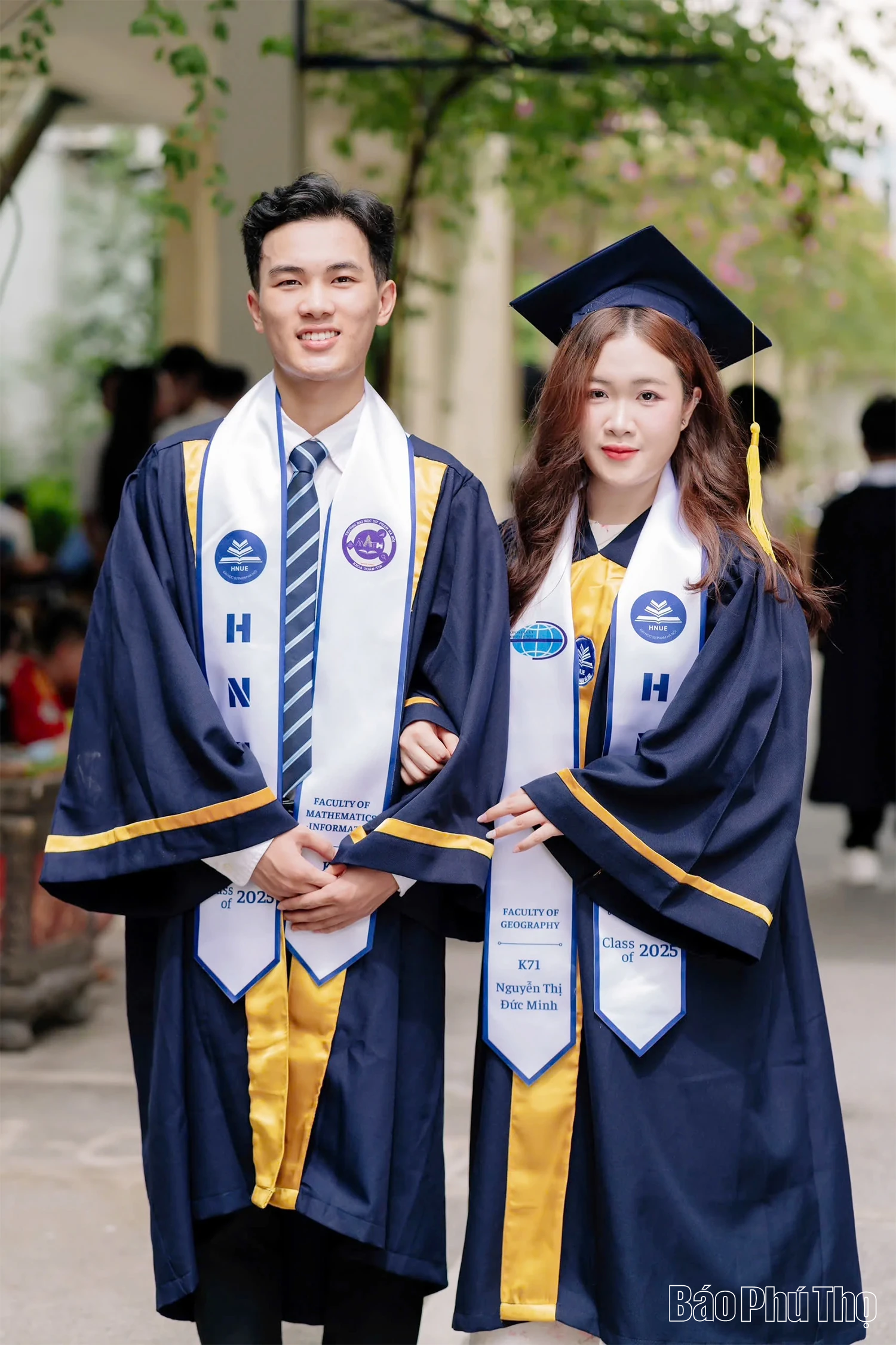 Hành trình trở về của cặp song sinh