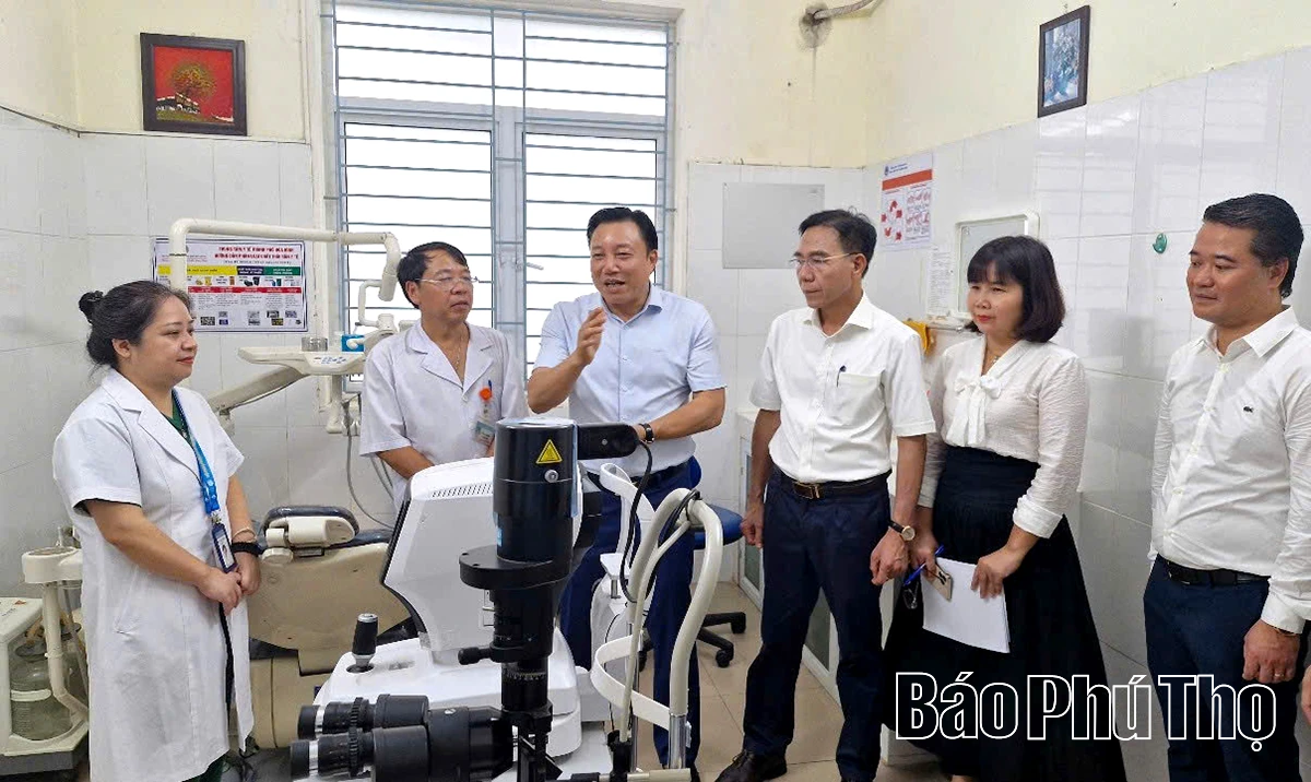 Phó Chủ tịch UBND tỉnh Nguyễn Huy Ngọc kiểm tra cơ sở vật chất các cơ sở y tế khu vực Hòa Bình