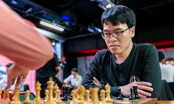 Quang Liêm xếp ngang Vua cờ Gukesh ở Grand Chess Tour
