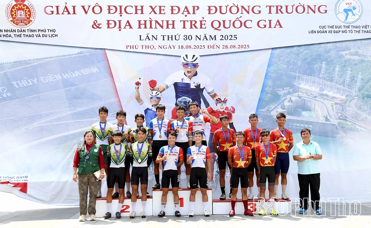 Đội Vĩnh Long giành ưu thế ở nội dung 100 km xuất phát đồng hành cá nhân, đồng đội nam