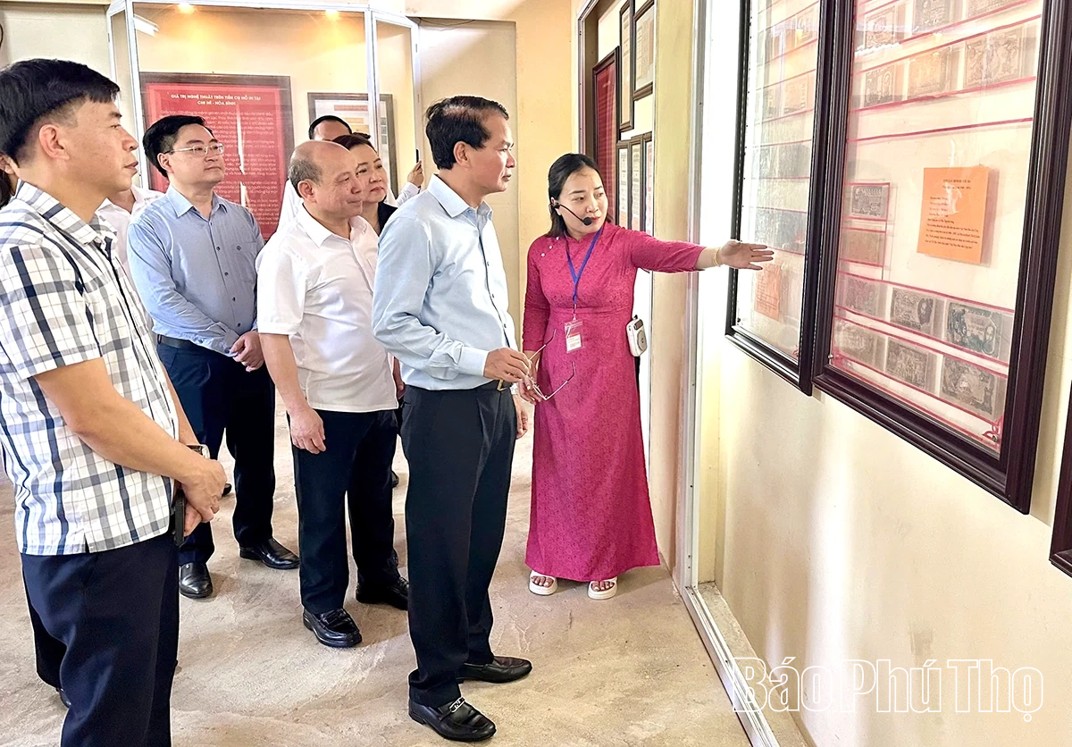 Bí thư Tỉnh ủy Đặng Xuân Phong làm việc với xã Lạc Thủy và An Nghĩa