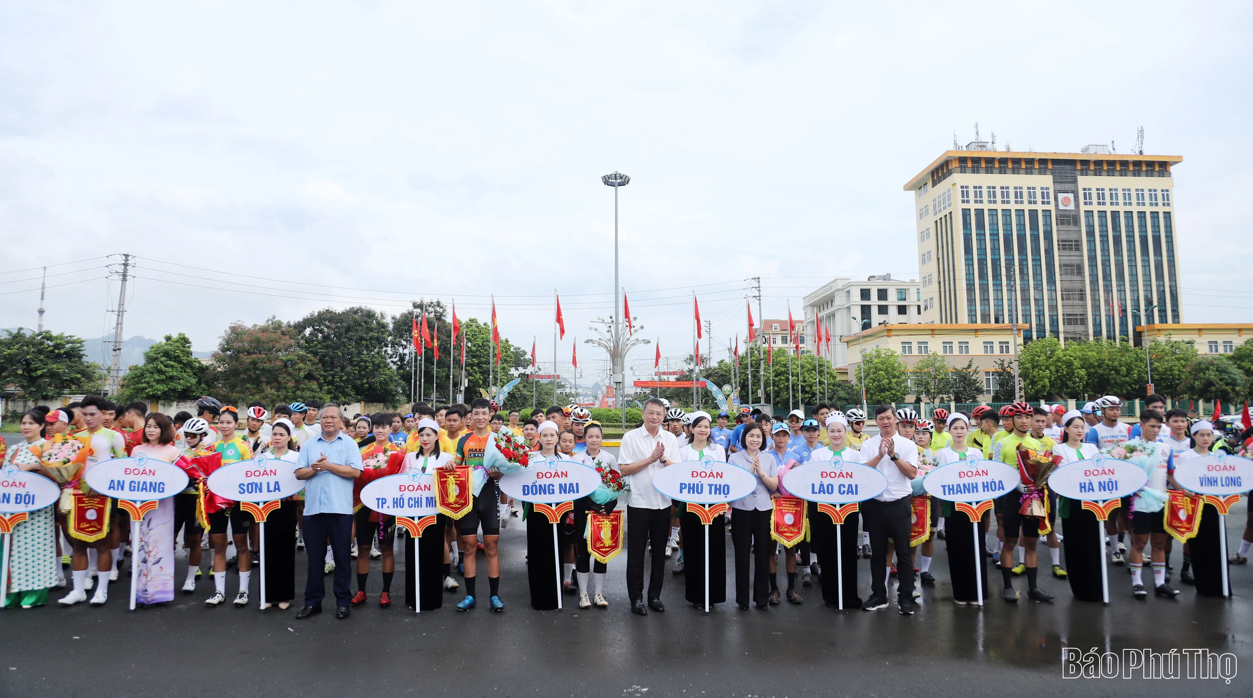 Ấn tượng ngày thi đấu đầu tiên Giải vô địch xe đạp địa hình đường trường và địa hình trẻ quốc gia năm 2025