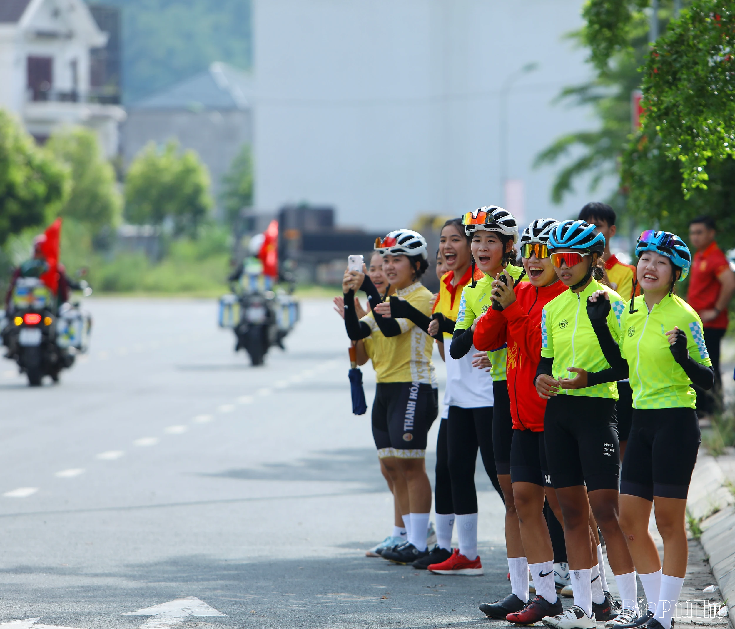 Ấn tượng ngày thi đấu đầu tiên Giải vô địch xe đạp địa hình đường trường và địa hình trẻ quốc gia năm 2025