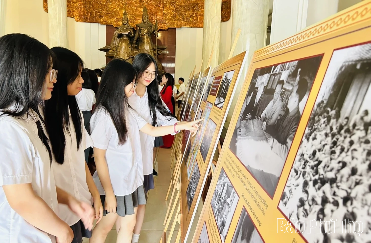 Trưng bày chuyên đề “Cách mạng Tháng Tám năm 1945 - Mốc son lịch sử hào hùng” tại Bảo tàng Hùng Vương