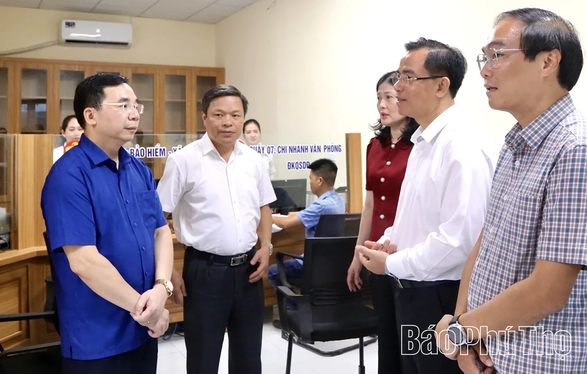 Phó Bí thư Tỉnh ủy Bùi Huy Vĩnh kiểm tra tình hình vận hành mô hình chính quyền địa phương 2 cấp tại xã Tam Nông