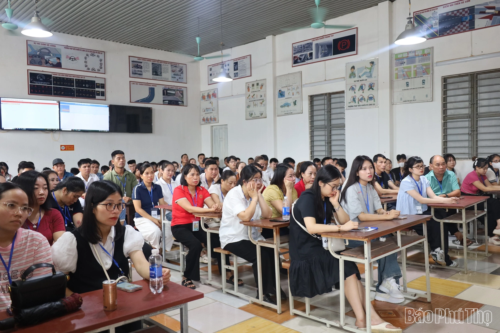 Người dân đã có thể xuất trình Giấy phép lái xe trên VNeID