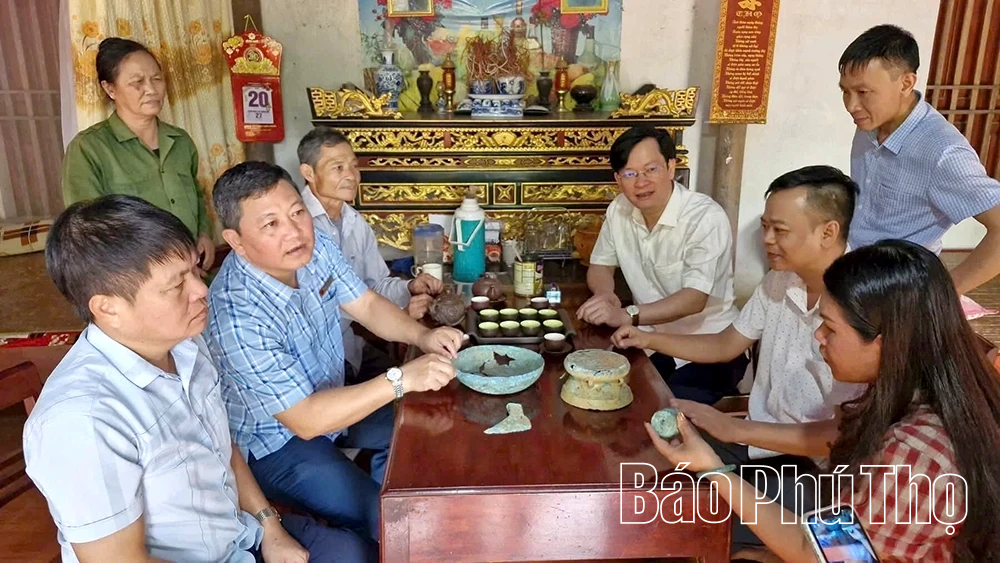 Phát hiện và bàn giao nhiều cổ vật có niên đại lớn