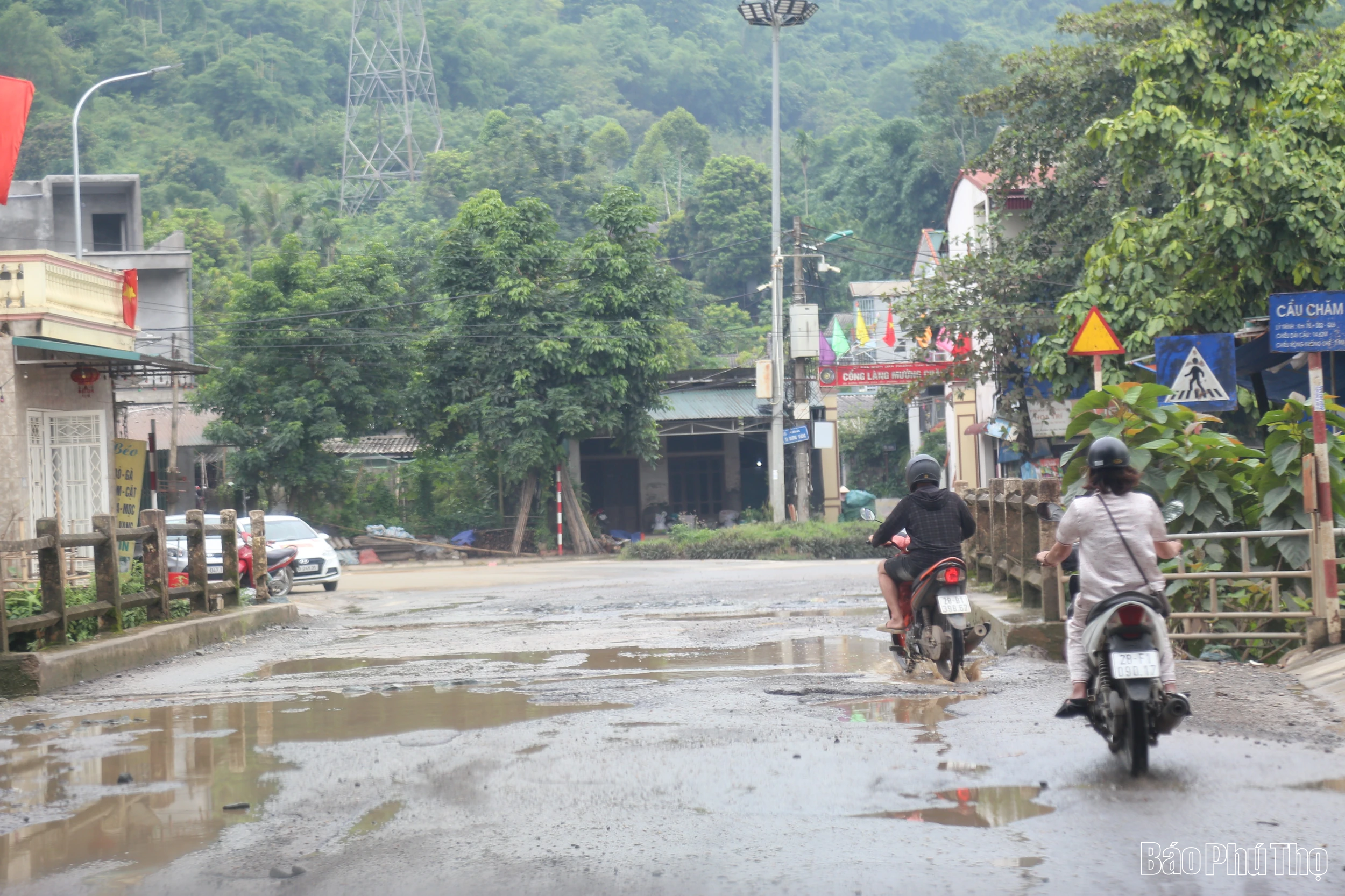 Cầu Chăm xuống cấp, người dân bất an