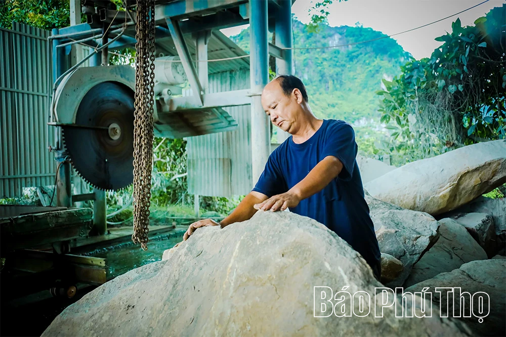 Những người thổi hồn vào đá