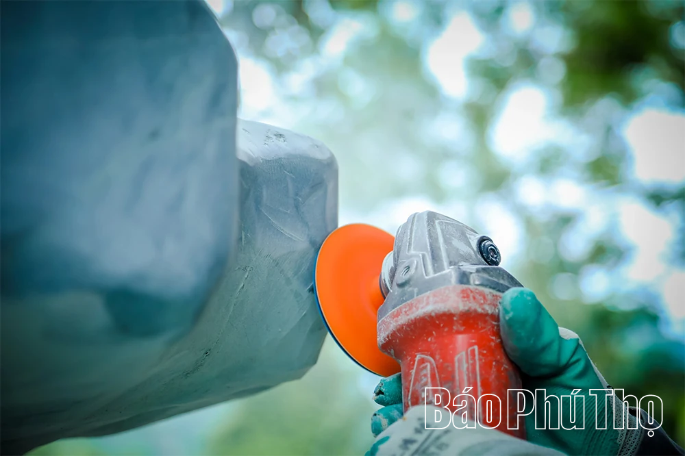 Những người thổi hồn vào đá