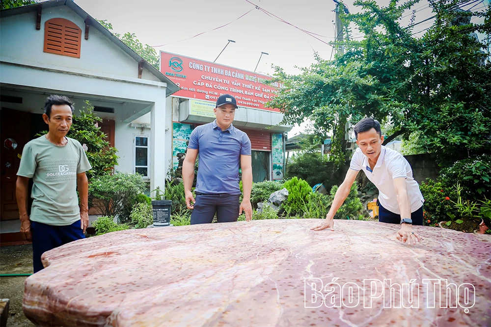 Những người thổi hồn vào đá