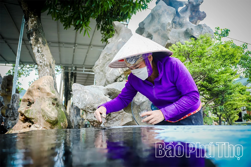 Những người thổi hồn vào đá