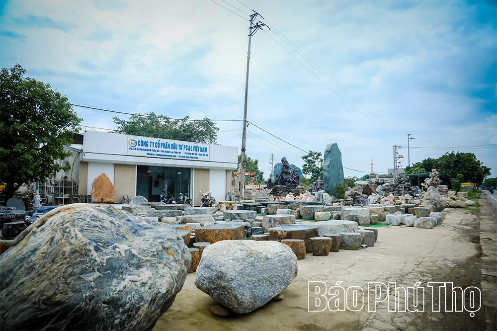 Những người thổi hồn vào đá