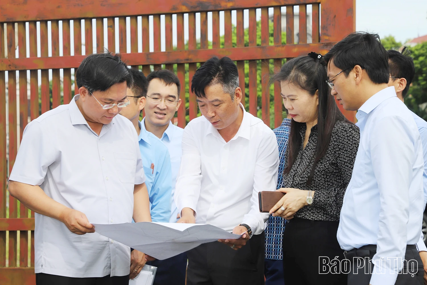 Chủ tịch UBND tỉnh Trần Duy Đông khảo sát, kiểm tra thực địa quy hoạch phát triển dự án đô thị dịch vụ tại khu vực đô thị Việt Trì