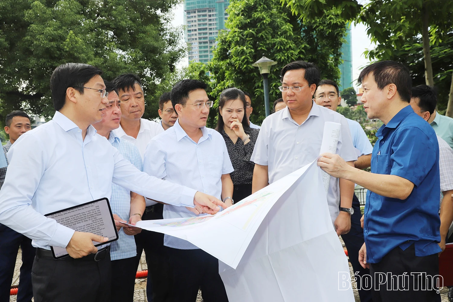 Chủ tịch UBND tỉnh Trần Duy Đông khảo sát, kiểm tra thực địa quy hoạch phát triển dự án đô thị dịch vụ tại khu vực đô thị Việt Trì